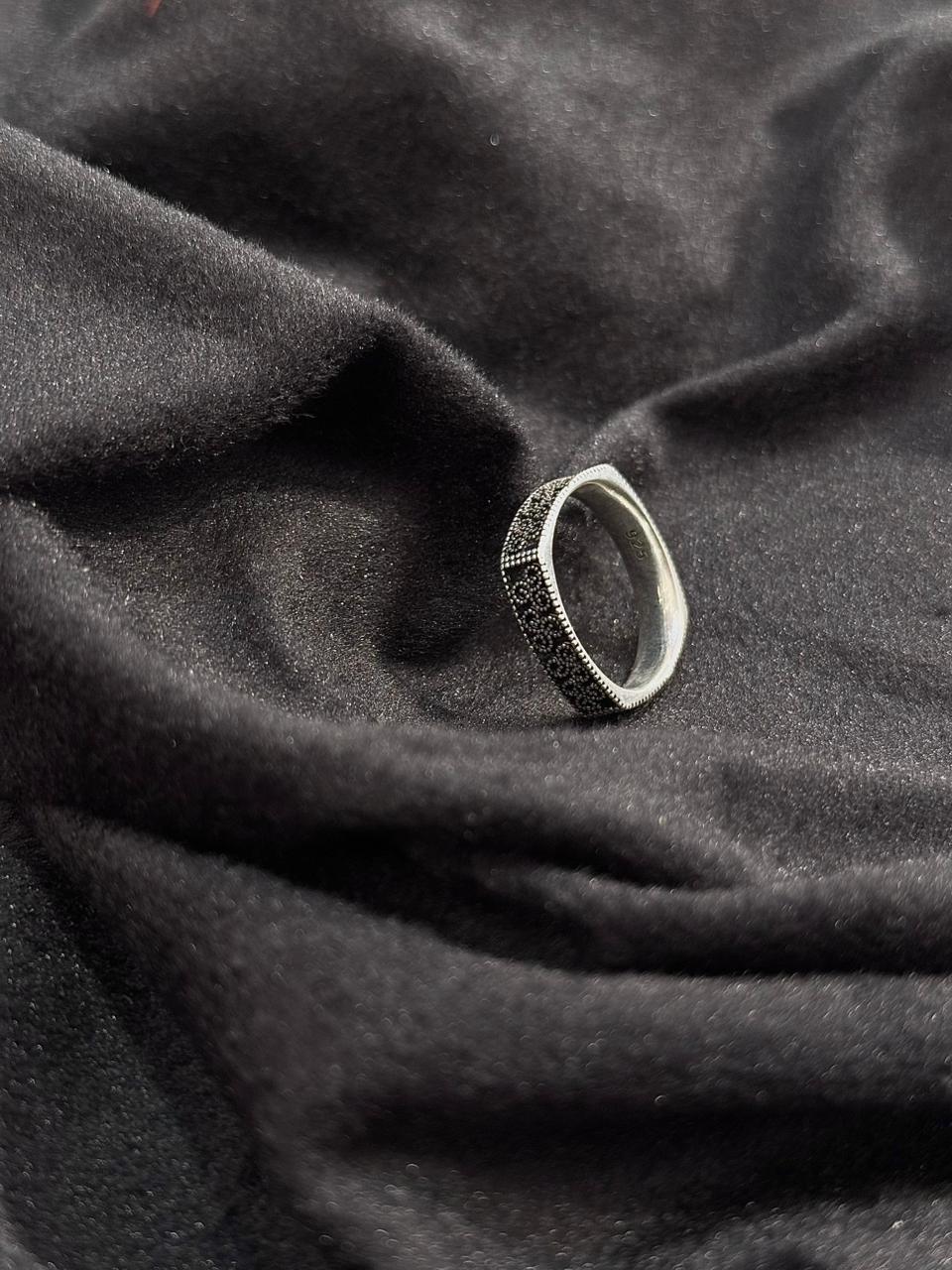 Midnight Gleam Ring | 925 Silver