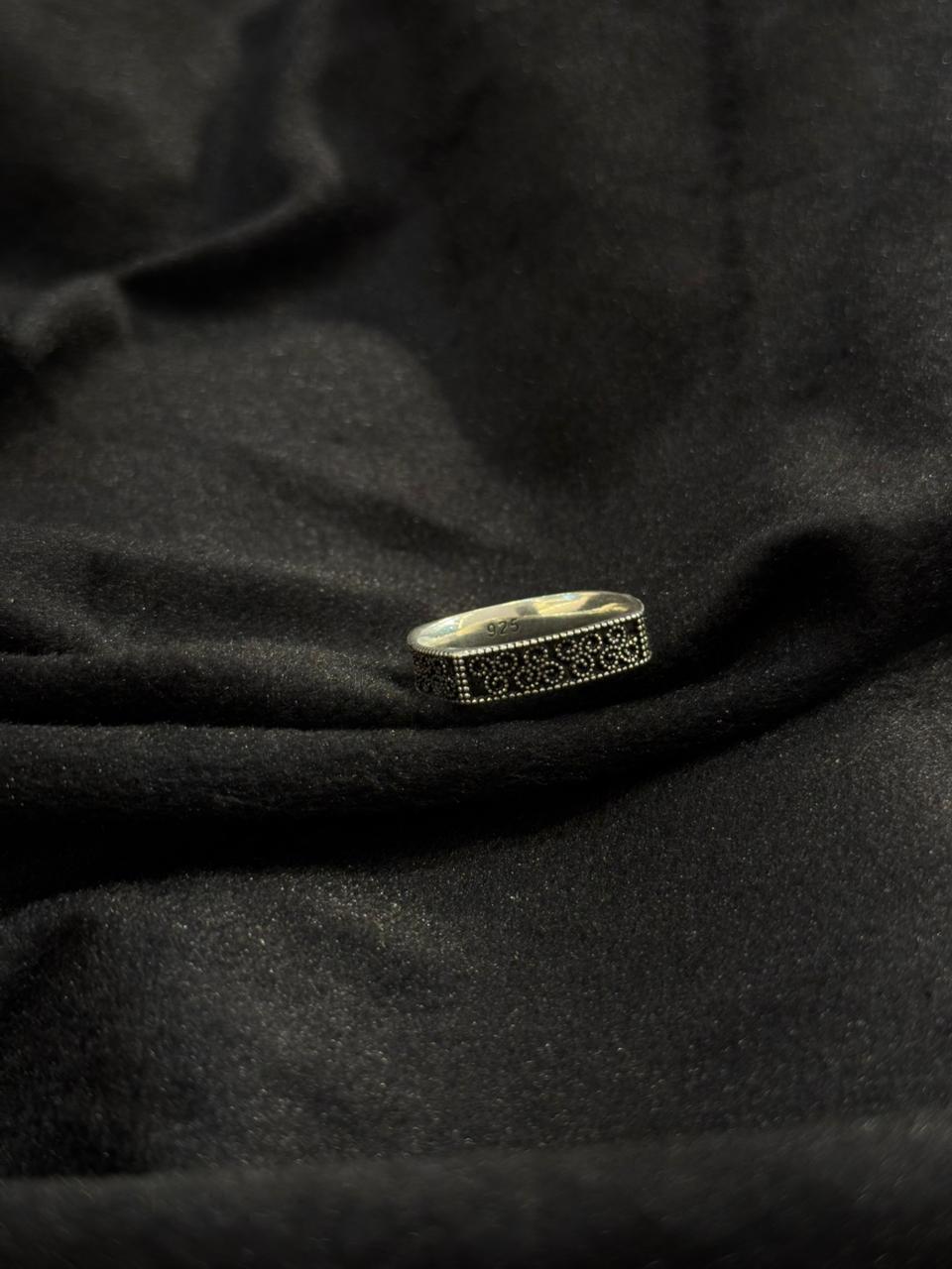 Midnight Gleam Ring | 925 Silver